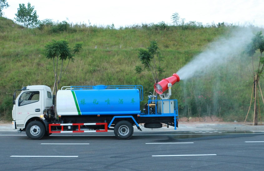 15方東風(fēng)霧炮灑水車(chē)高炮功能演示